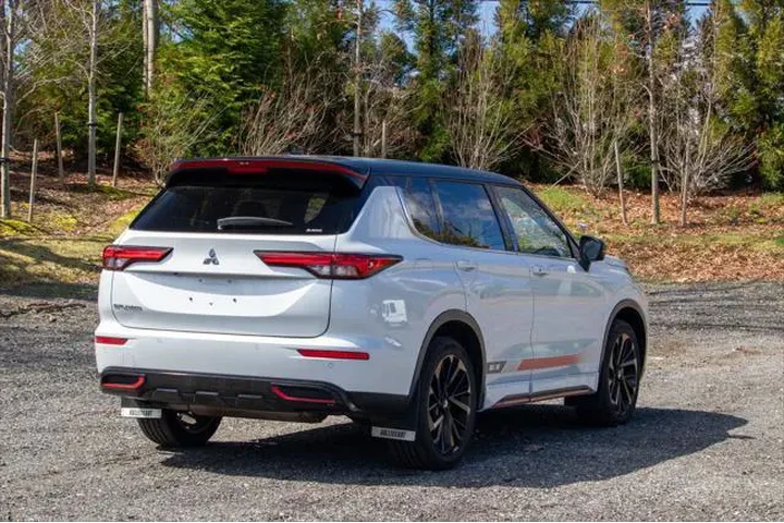 $24995 : Mitsubishi Outlander 2023 AW image 8