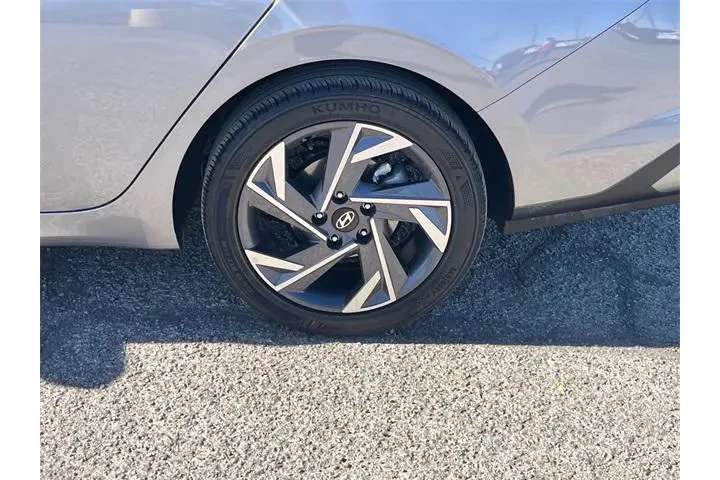 $24685 : Hyundai ELANTRA 2025 SEL Spo image 5