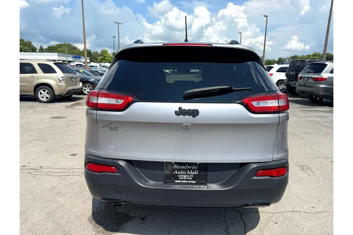 $10980 : 2018 Cherokee Latitude FWD image 3