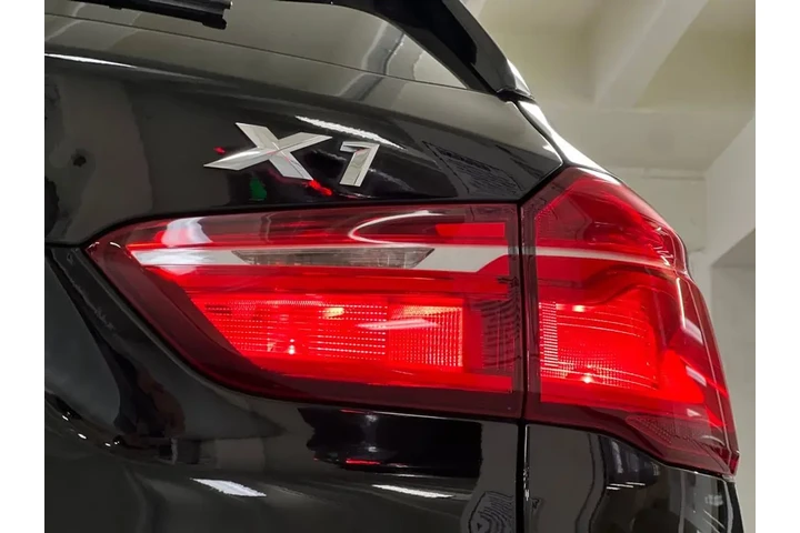 $15688 : 2018 X1 sDrive28i image 10