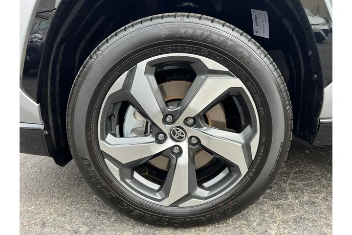 $42990 : Gold Certified2024 RAV4 Prime image 9