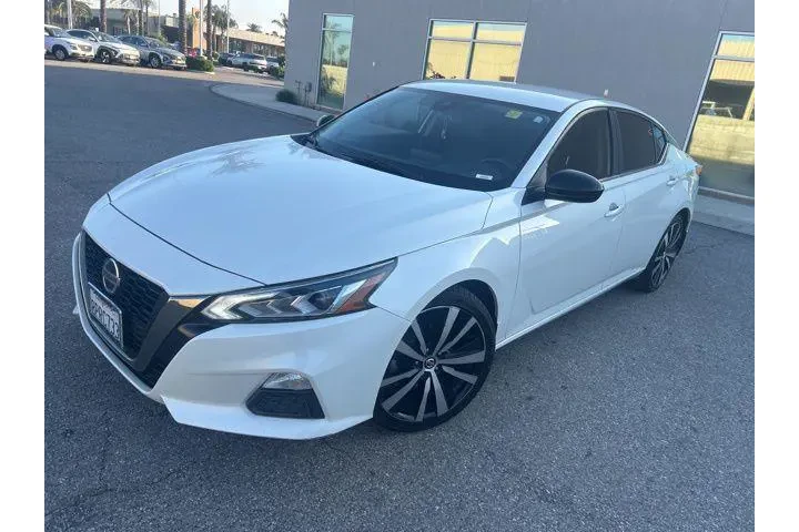 $15995 : Nissan Altima 2020 2.5 SR 4d image 2