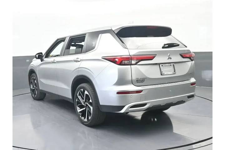 $20978 : Mitsubishi Outlander 2024 SE image 4