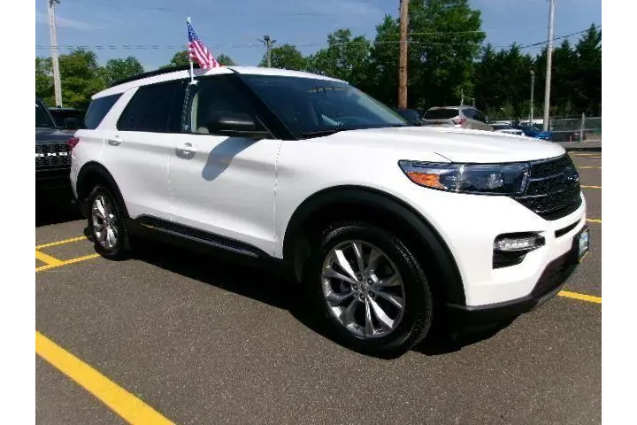 $34406 : Ford Explorer 2023 AWD XLT 4 image 2