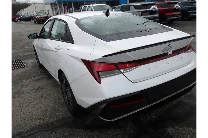 $25301 : Hyundai ELANTRA 2025 SEL Spo image 5
