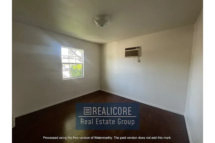 $1000 : Step into an open-concept livi image 3