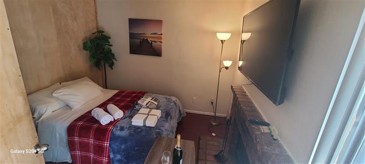 $900 : Room Baldwin Park image 1