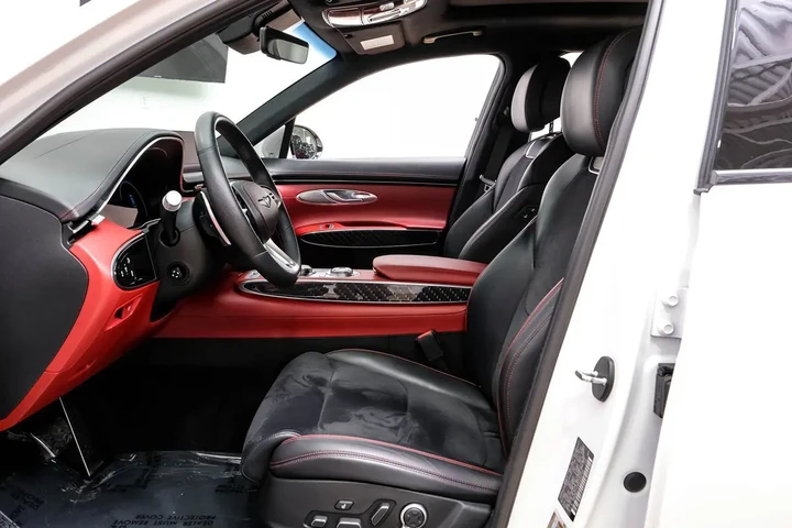 $29990 : 2022 GV70 3.5T Sport image 5