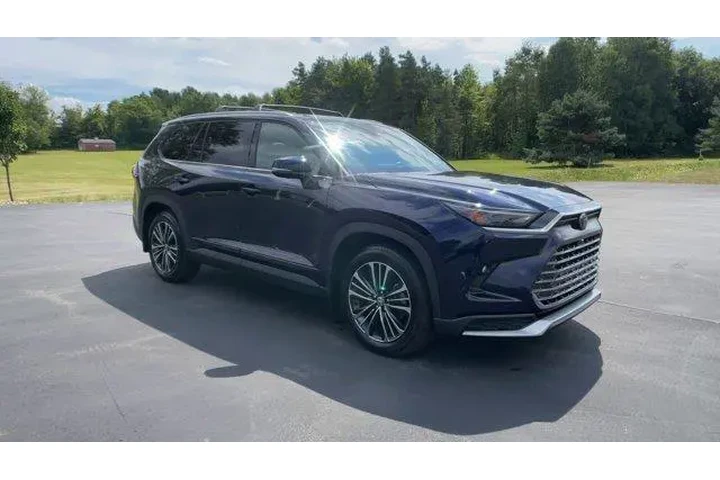 $59475 : Toyota Grand Highlander Hybr image 2