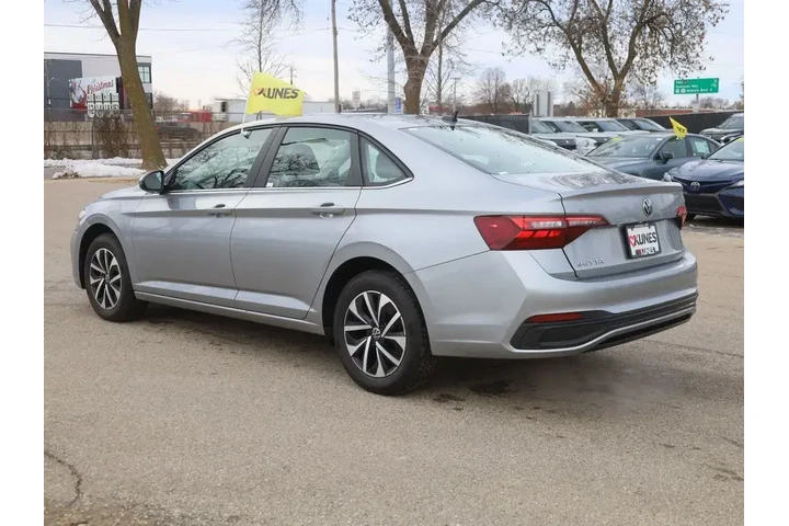 $15477 : Volkswagen Jetta 2024 S 4dr image 7