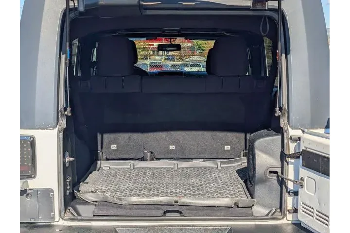 $15000 : Jeep Wrangler Unlimited 2013 image 9