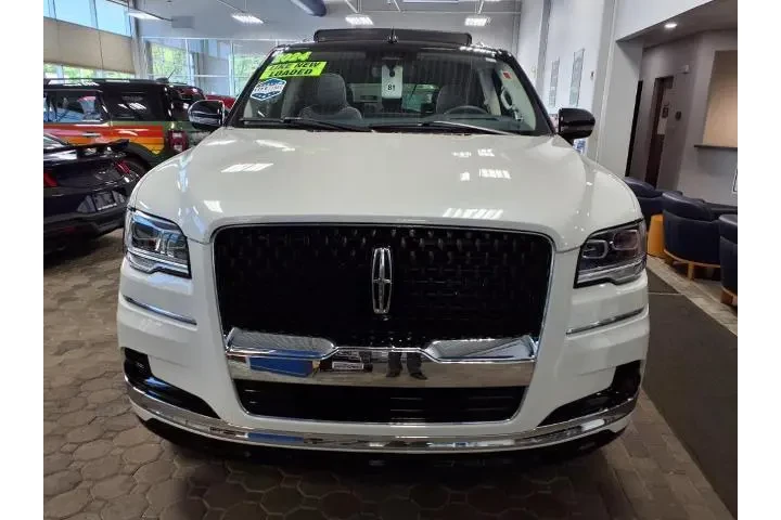 $93995 : Lincoln Navigator 2024 4x4 B image 2