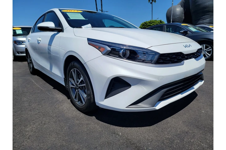2023 Kia Forte Sedan image 3