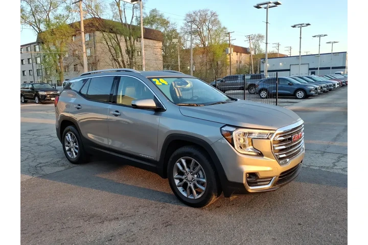 $27842 : GMC Terrain 2024 SLT 4dr SUV image 1