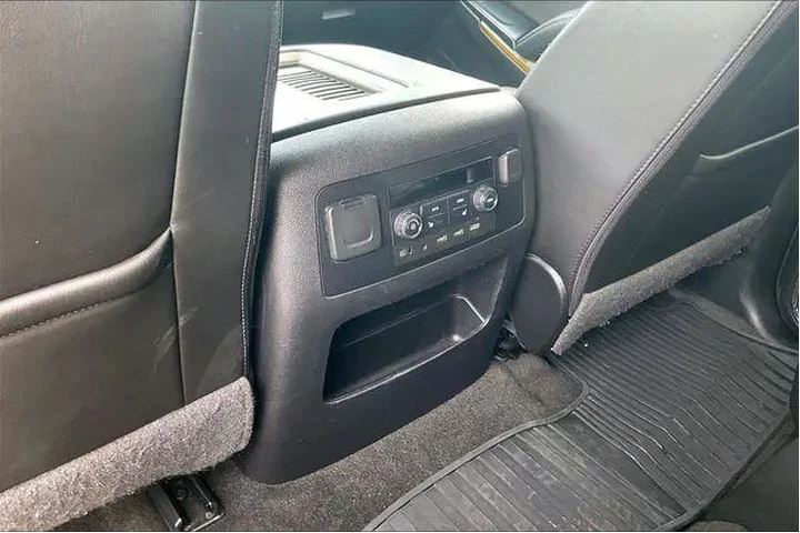 $31000 : GMC Yukon XL 2017 4x4 Denali image 10