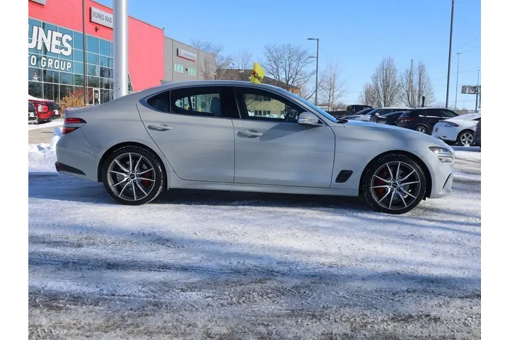 $31277 : Genesis G70 2025 AWD 2.5T St image 10