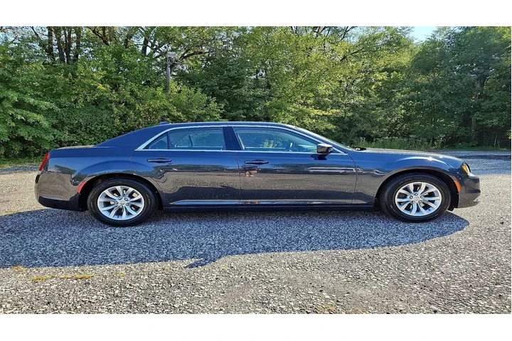 $11973 : Chrysler 300 2018 Touring 4d image 6