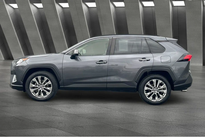 $24500 : Toyota RAV4 2019 AWD XLE Pre image 8