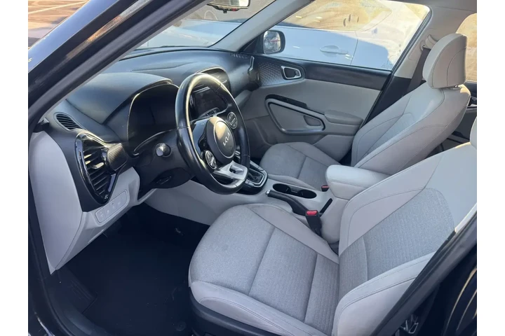 $16544 : Kia Forte 2023 LX 4dr Sedan image 8