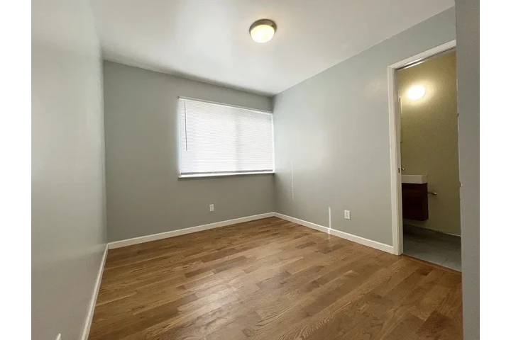 $5000 : Single Family House image 6