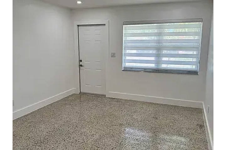 $2000 : 2bed available now image 3