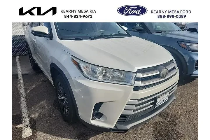 $19781 : Toyota Highlander 2018 LE 4d image 1