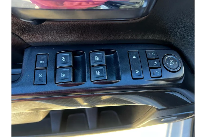 $32900 : GMC Sierra 2500HD 2018 4x4 S image 8