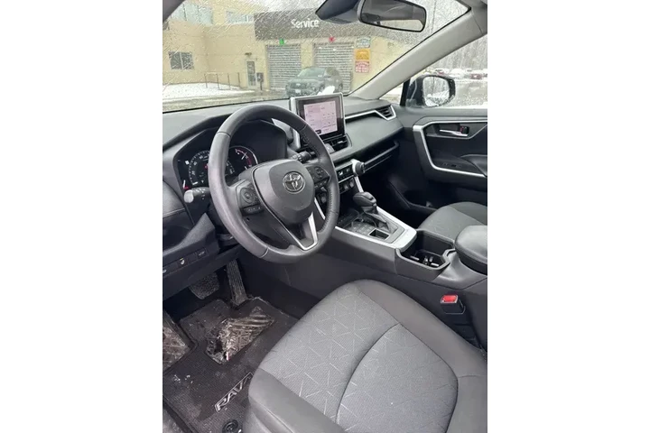 $26724 : Toyota RAV4 2023 AWD XLE 4dr image 10