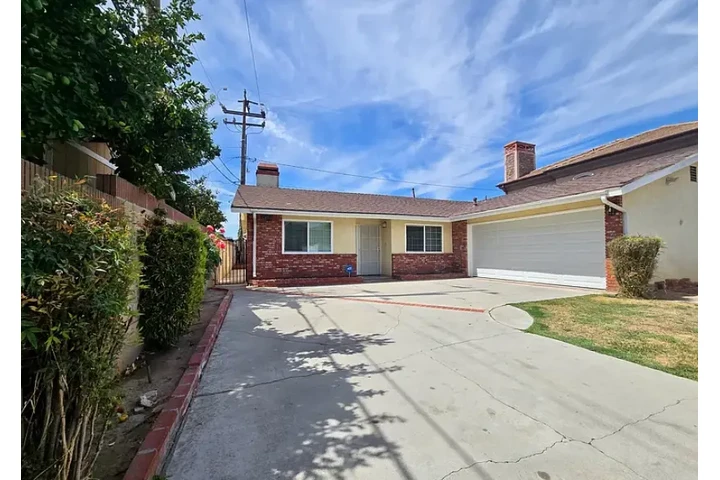 $1995 : LOCATION...LOCATION...LOCATION image 3