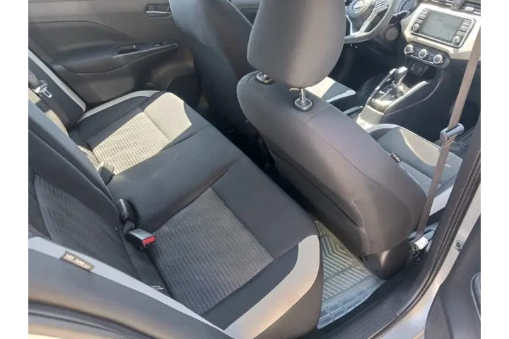 $11800 : 2021 Versa SV image 4