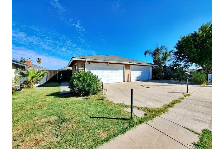 $1500 : Welcome to this 3-bedroom image 2
