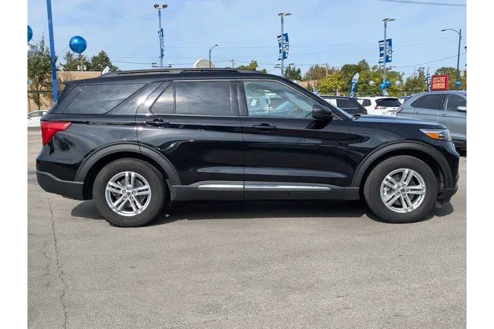 $28412 : Ford Explorer 2024 XLT 4dr S image 3