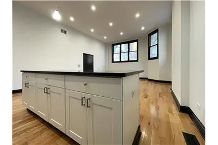 $2675 : Rental property with 2 bedro image 8