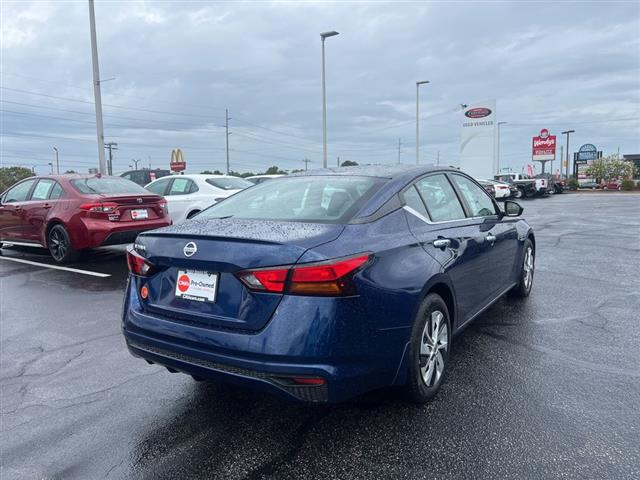 $19490 : PRE-OWNED 2022 NISSAN ALTIMA image 7