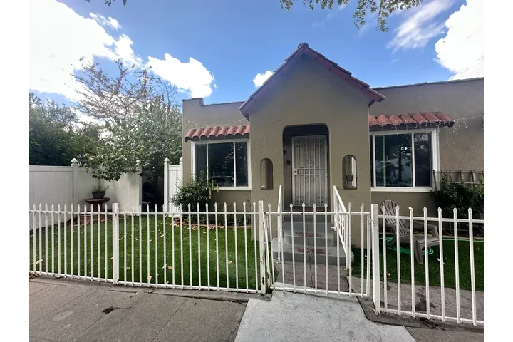 $1290 : South Los Angeles Renta image 1