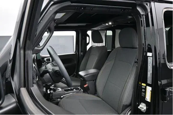$40000 : Jeep Wrangler 2025 4x4 Sport image 10