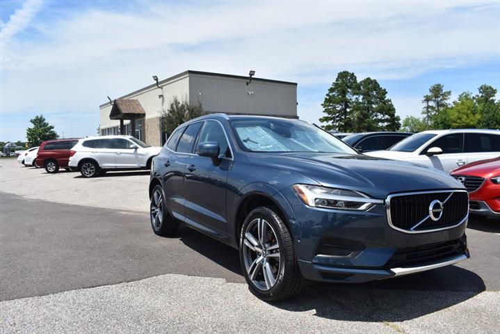 2019 XC60 T5 Momentum image 2