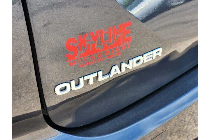 $25145 : Mitsubishi Outlander 2024 SE image 8
