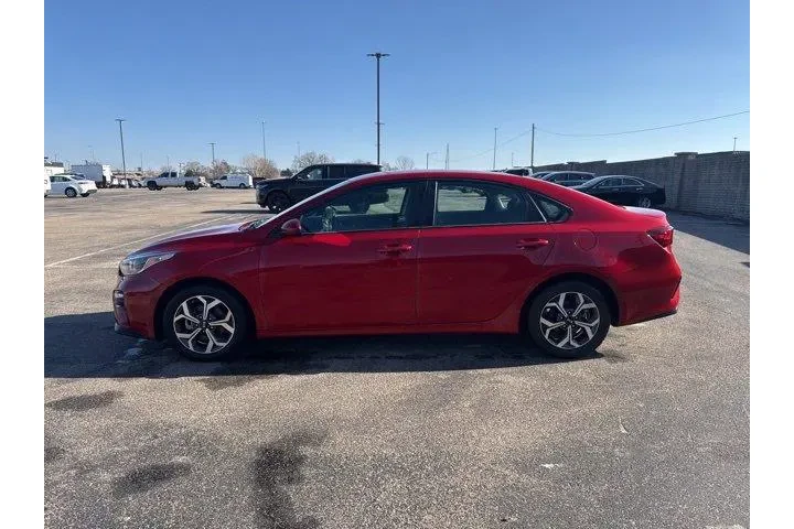 $13982 : Kia Forte 2021 LXS 4dr Sedan image 4