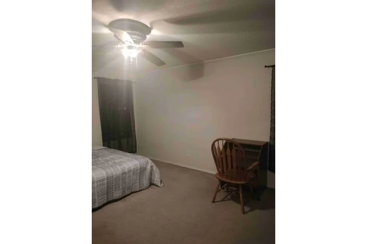 $700 : 1bath 1bed image 5