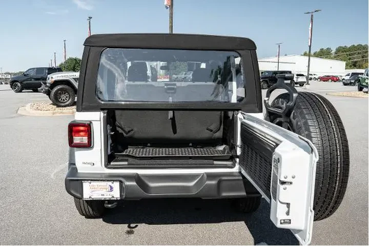 $32999 : Jeep Wrangler 2024 4x4 Sport image 9