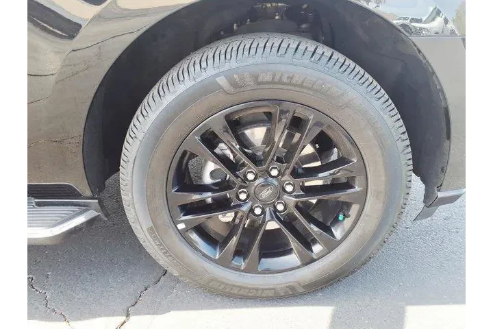 $39944 : Ford Expedition 2023 4x2 XLT image 9