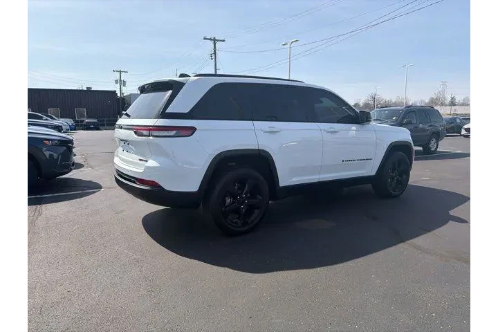 $31980 : Jeep Grand Cherokee 2023 4x4 image 6