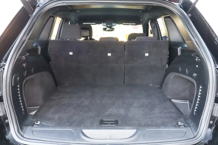 $17779 : 2019 Grand Cherokee Upland image 9