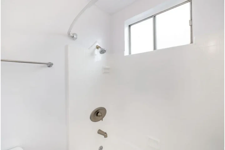 $1500 : 1 bedroom Apartment in Carson image 6