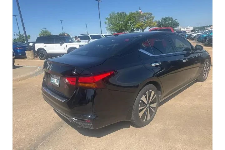 $20295 : Nissan Altima 2022 2.5 SL 4d image 2