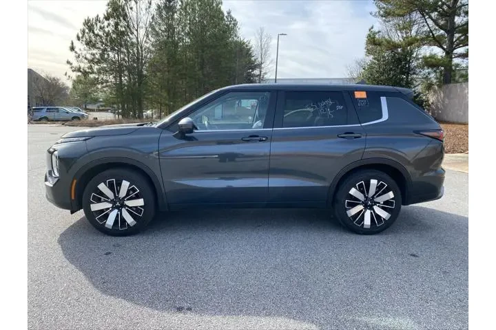 $25420 : Mitsubishi Outlander 2025 SE image 3