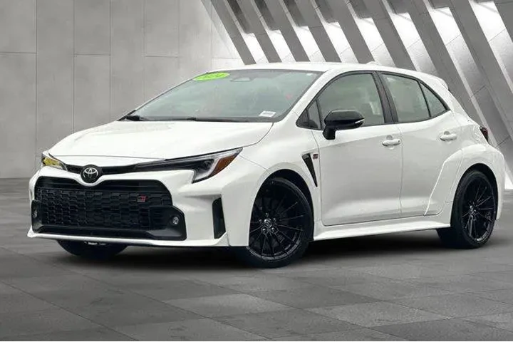 $34900 : Toyota GR Corolla 2024 AWD C image 2