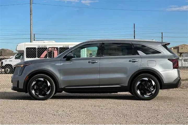 $37991 : Kia Sorento Plug-In Hybrid 2 image 8