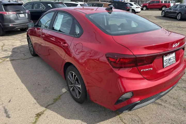 $15999 : 2022 Forte LXS image 4